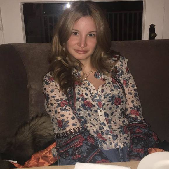 Meet your Posher, Marlo - Picture 1 of 1